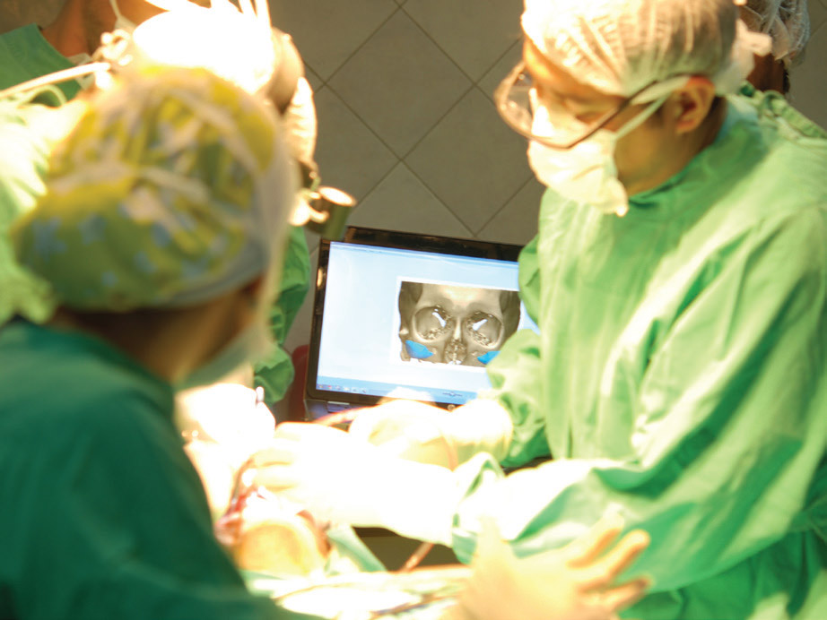 Imágenes digitales, planificación virtual e impresión tridimensional para tratamientos combinados de ortodoncia y cirugía ortognática